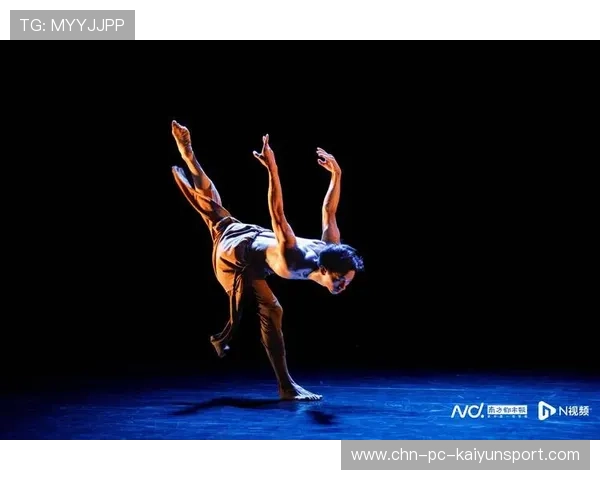 职业现代舞团编导的构思：他是如何通过身体韵律表达抽象主题的（425 ）